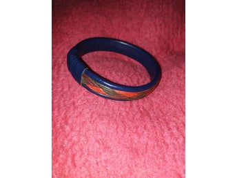 Blått Armband med Flätat Mönster