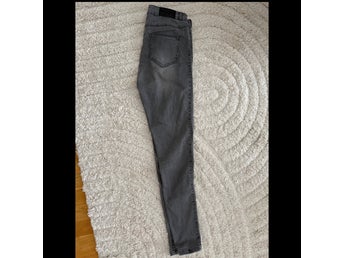 FITJEANS gråa jeans, storlek L