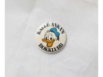 Kalle Ankas Bokklubb - Vintage Märke Pin Bage Nålmärke - Kalle Anka