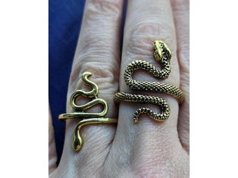 2 st guldiga ringar med ormar ormring orm Bohem Boho Goth Egyptisk Egypten
