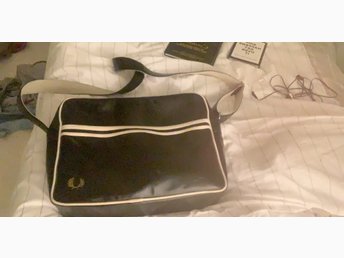 fred perry väska tradera fred perry väska tradera