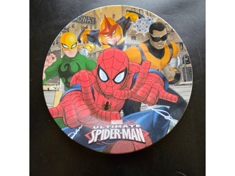 Fin Tallrik med motiv från Marvels Ultimate Spider-Man.