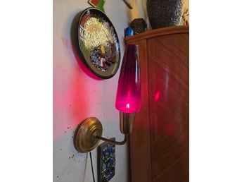 En vägglampa glas och mässing retro