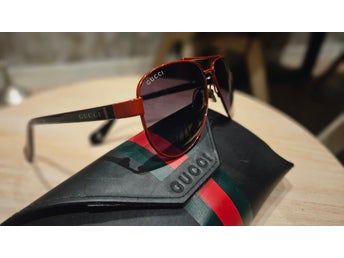 Gucci solglasögon med fodral