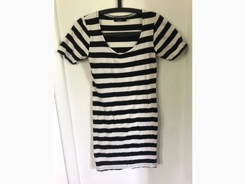 Klänninglång t shirt (408621905) ᐈ Köp på Tradera Klänninglång t shirt (408621905) ᐈ Köp på Tradera