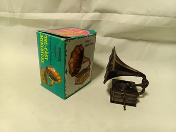 Antique Finished Die-Cast Miniature, Vintage Pennvässare