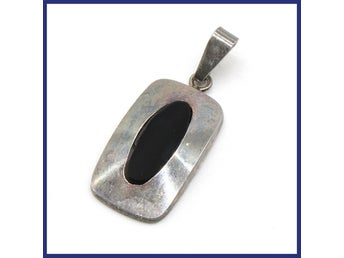 Hänge, 835 silver, svart sten (vikt 2,85g)