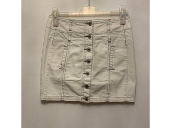Krit vit kort jeans kjol. Stl XS, 34, 36. Retro 00-tal. Mini, kortkort kjol