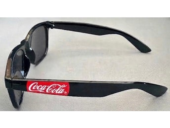 Klassiska Coca-Cola Solglasögon – Snygg Retro Wayfarer-modell!