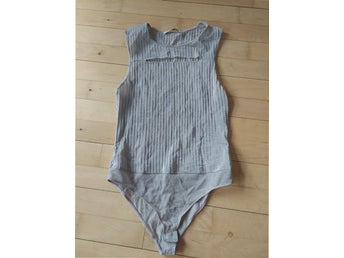 Bershka silverbeige topp, storlek S