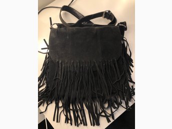 Svart vintage väska med fransar Svart vintage väska med fransar