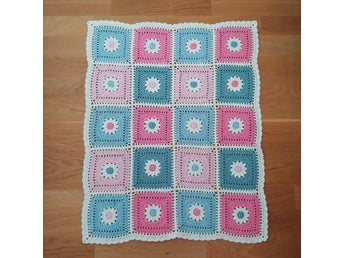 Dockfilt / babyfilt, ca 51 x 62 cm, blommotiv, bomull