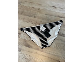 H&M svarta, vita bikinitrosa, storlek EUR 46