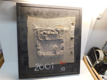 Modernt Konstverk av Jeans/Denim Signerad 2001