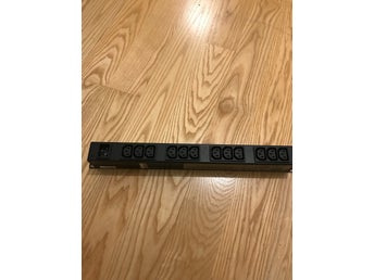 APC Rack PDU, 12x C13 uttag inklusive C19 kabel
