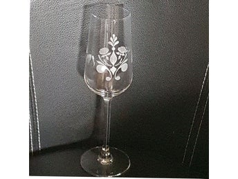 Champagneglas 1 st med etsat kurbitsmönster.H.23 cm