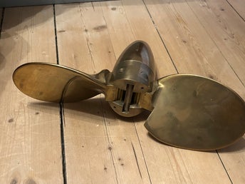 Båtpropeller i mässing hopfällbar