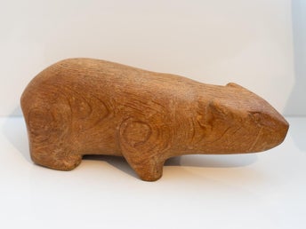 Vombat (tror jag) i trä, folkart allmoge träskulptur 1973 Wombat pungdjur