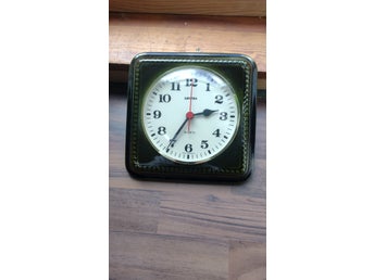 Retro Väggklocka i keramik – Lectra Quartz / West Germany 1970-tal – Mörkgrön