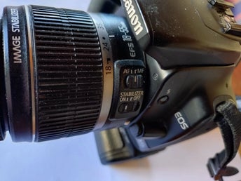 Canon EOS 400D Digital systemkamera med EF-S 18-55 objektiv