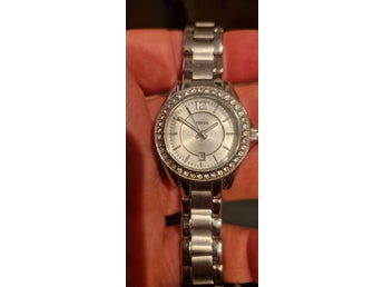 Fossil Damklocka med Strassinfattning