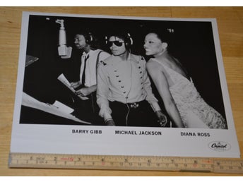 Äkta pressfoto med Barry Gibb, Michael Jackson och Diana Ross 1985