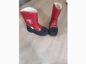 Fina! Kavat fodrade vinterskor stl:32 (21.3cm) .. (420337750 Gummistövlar, stl 32, Fodrade, Röd | Footly