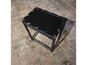 Antikt svartlackerat kinesiskt bord, 1900-tal, 48*31 cm