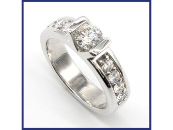 Ring, 18K vitguld, naturliga diamanter, solitär-/sidostenar (1ctv, stl 17,3mm)