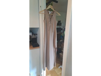 Nly Trend beige klänning, storlek S