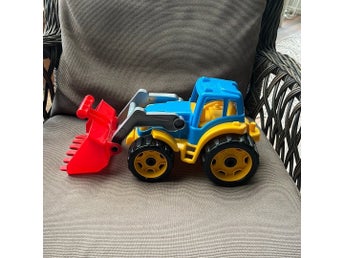 Traktor med skopa