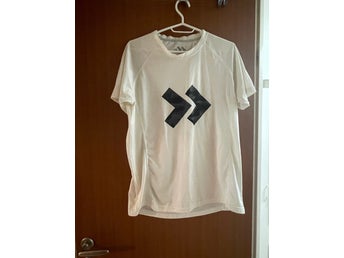157. vit t-shirt, storlek MEDIUM