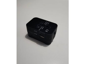 Universal Worlwide reseadapter med dubbla USB-portar
