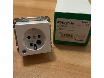 Schneider Electric Exxact Timer med integrerat uttag 8A/230V