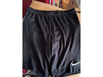 Nike svarta träningsshorts, storlek M