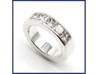 Ring, 18K vitguld, naturliga, princesslipade diamanter (5st, 2ctv, stl 16,25mm)