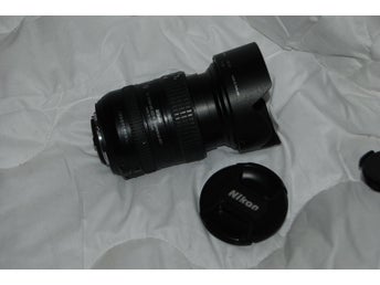 Nikon Nikkor 16-85mm f/3.5-5.6G ED VR AF-S DX med två lock