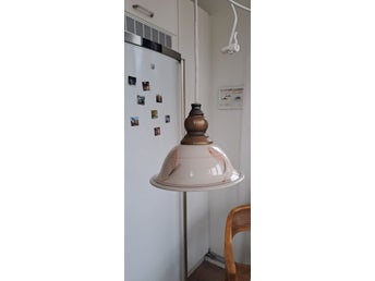 Vintage lampa i keramik med mässingsdetaljer