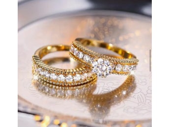 2 st. set helt nya ringar i 18K Guld pläterade i hörgkvalitet str. 21mm