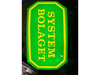 Systembolaget LED-skylt med strömbrytare – 52 × 29 cm