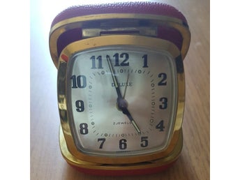 Retro Deluxe Vackert väckarklocka i mässing med röd läderfodral