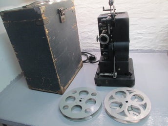 Siemens filmprojektor med objektiv från Meyer Görlitz.
