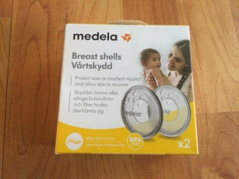En oanvänd Medela bröstvårtsskydd, hjälper såriga bröstvårtor läka