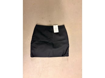 Helt ny prislapp kvar H&M svart kjol S