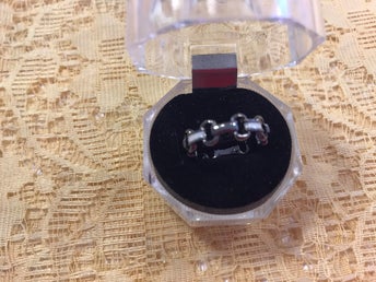 Superfin Ring I Svart