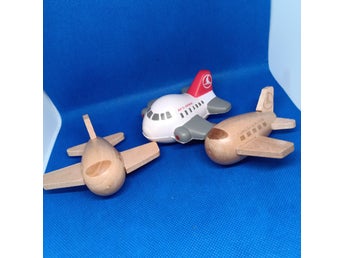 Flygplan Turkish airlines i trä och plast, 3st