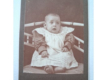 Fotografi av gulligt barn i Burträsk Skellefteå