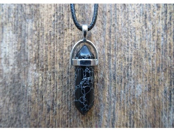 1st Halsband - Naturstenshalsband Svart howlite howlit