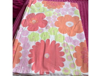 Jättefint vintage retro rosa orange grönt mönstrat påslakan eller tyg att sy av
