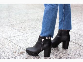 acne orbit boots